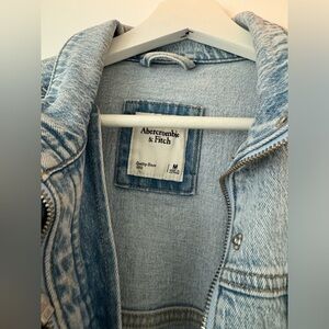 Abercrombie & Fitch Cropped Denim Jacket Size M 💙